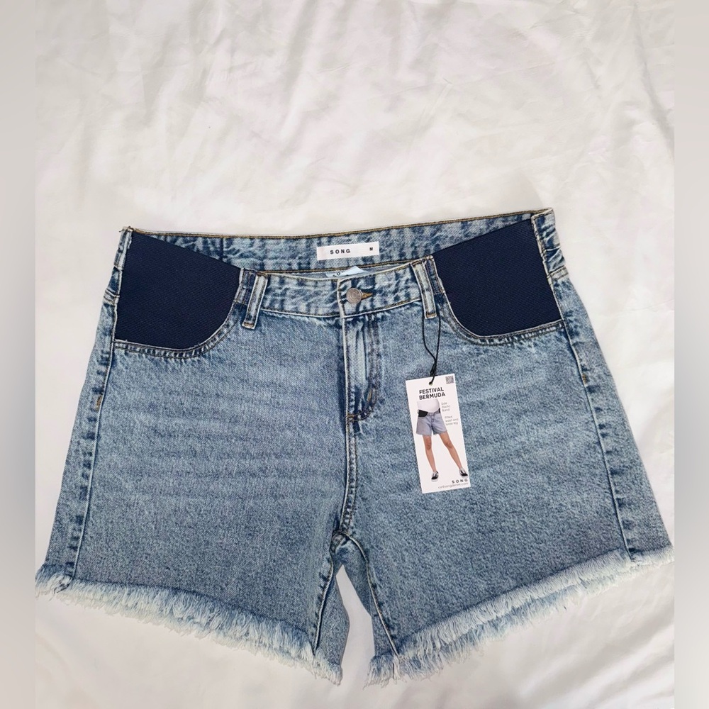 NWT MATERNITY SHORT JEAN SIDE ELASTIC BAND SIZE M